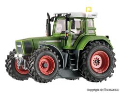 Fendt traktor med frontlys og gult blink.