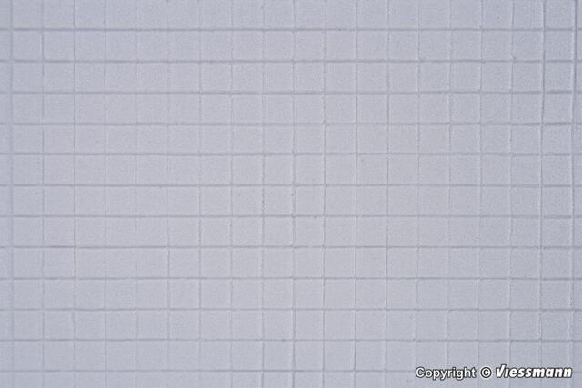 Fortov med kvadratiske fliser. Kunststof. 20 cm x 12 cm. Kibri 34123.