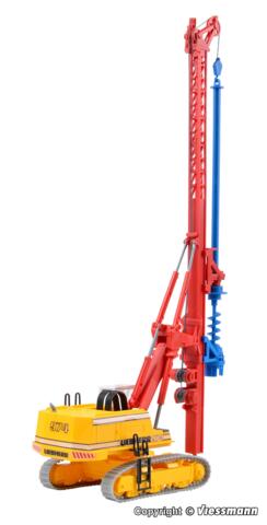 Gravemaskine monteret med jordbor til pilotering. Viessmann 11279.