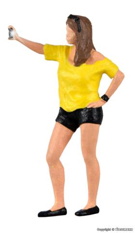 Dame tager en selfie med blitz. Viessmann 1551.