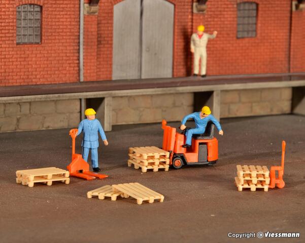 Palleløftere og paller. Kibri 38147.
